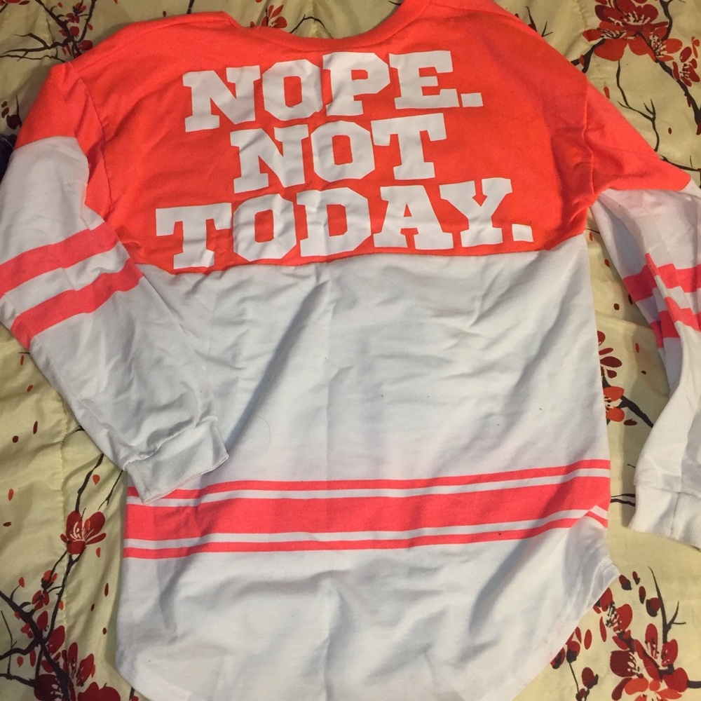 Sweaters. - Picture 7 of 7